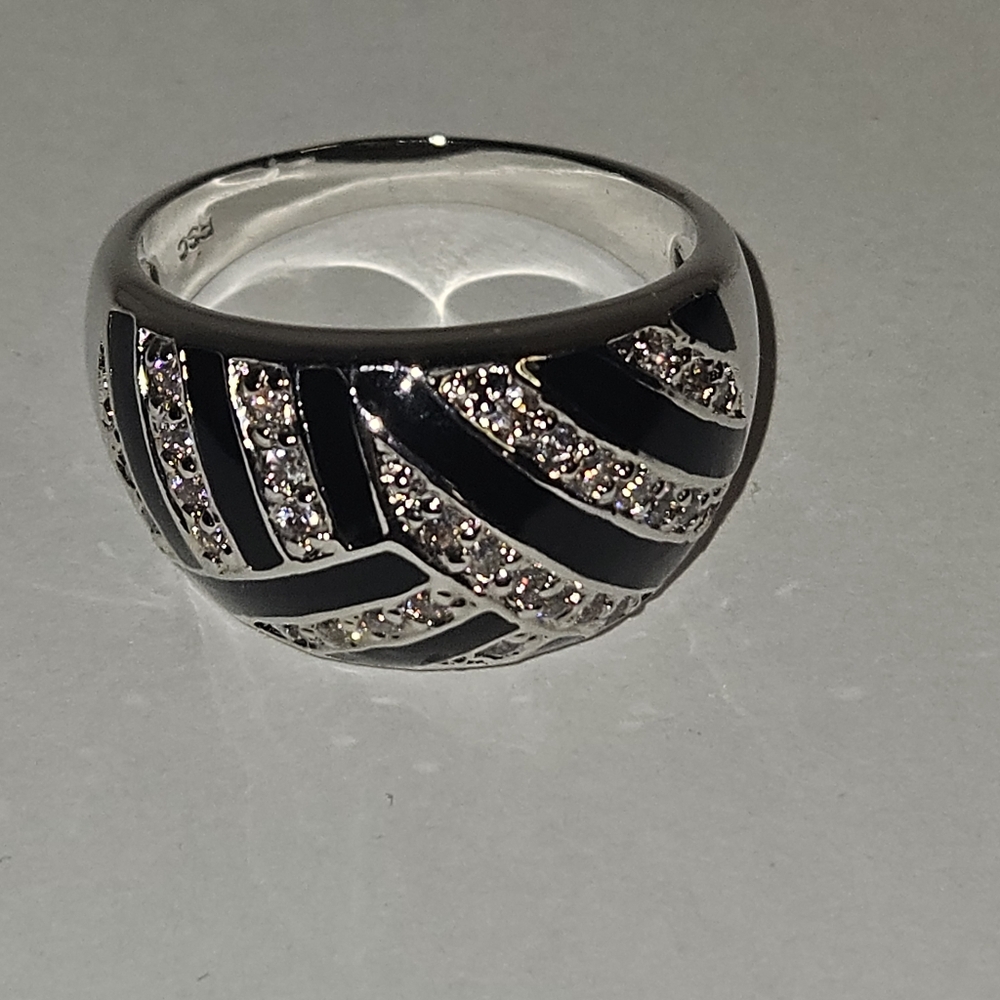 Black and silver ring size 8 - Picture 3 of 3